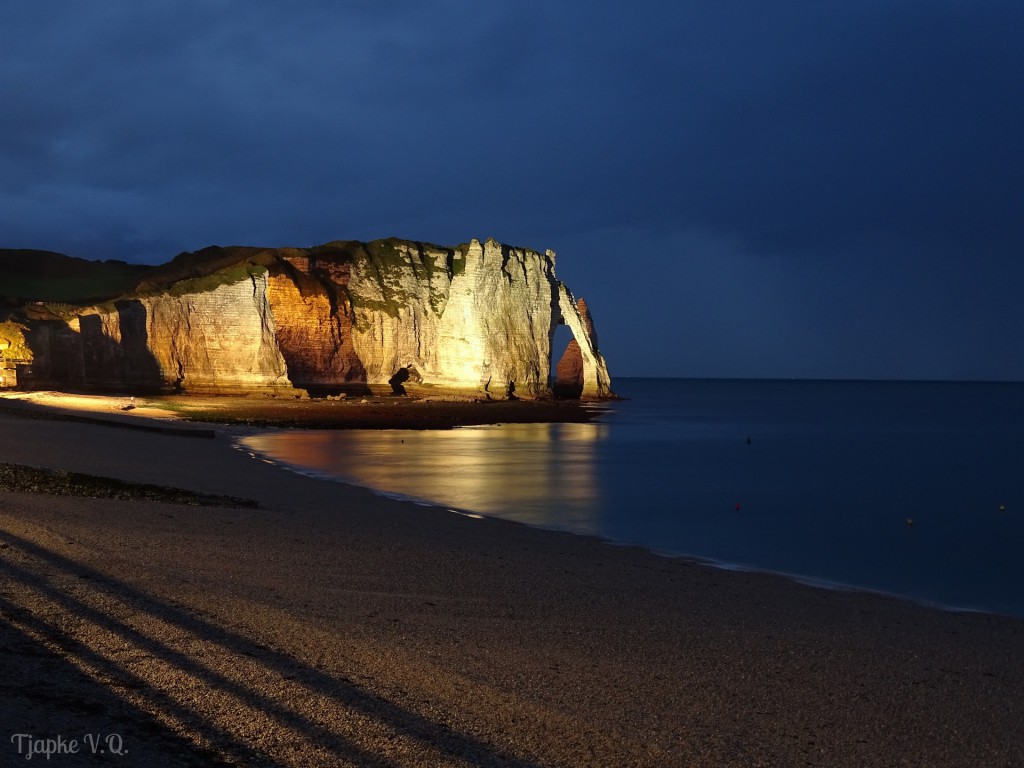 Étretat by night